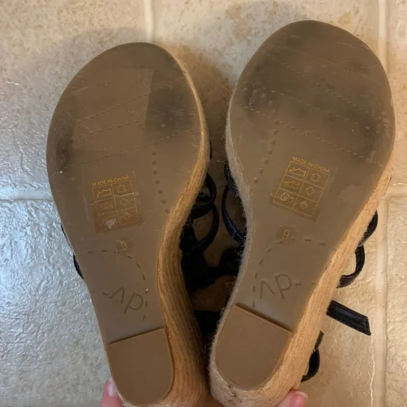 Dolce Vita Wedges - Picture 6 of 8